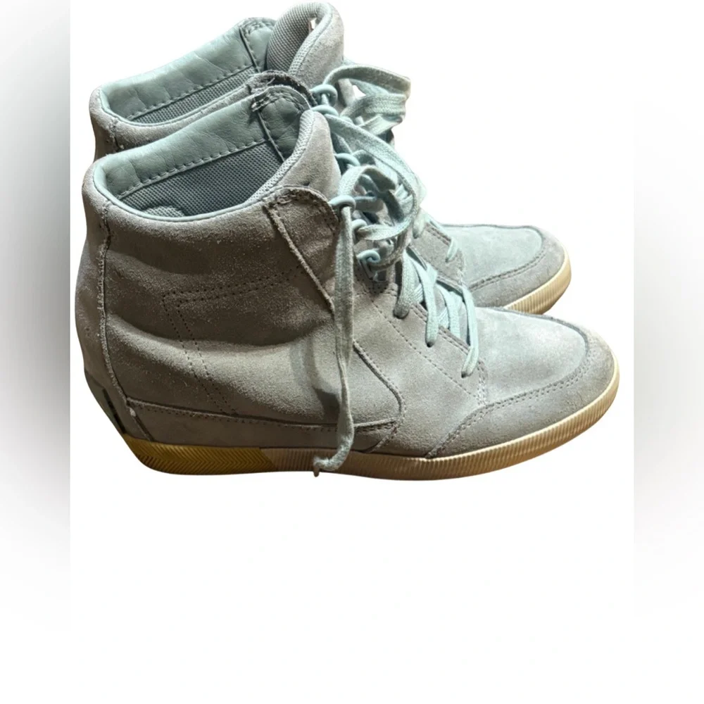 Sorel Women’s Suede High‎ Top Sneakers Light Blue Size 9.5 Casual Comfort Shoes
